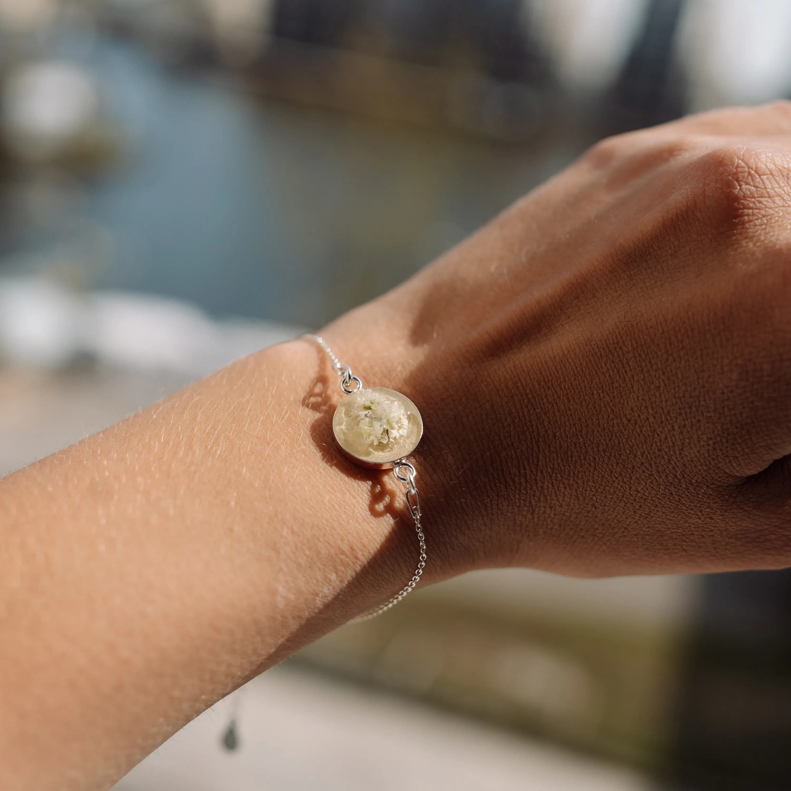 Zobacz w sklepie: Bransoletka z kwiatami z bukietu ślubnego